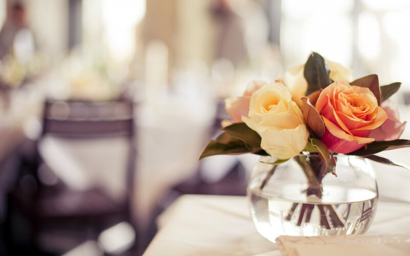 Roses in Glass Vase — Yellow, Calm