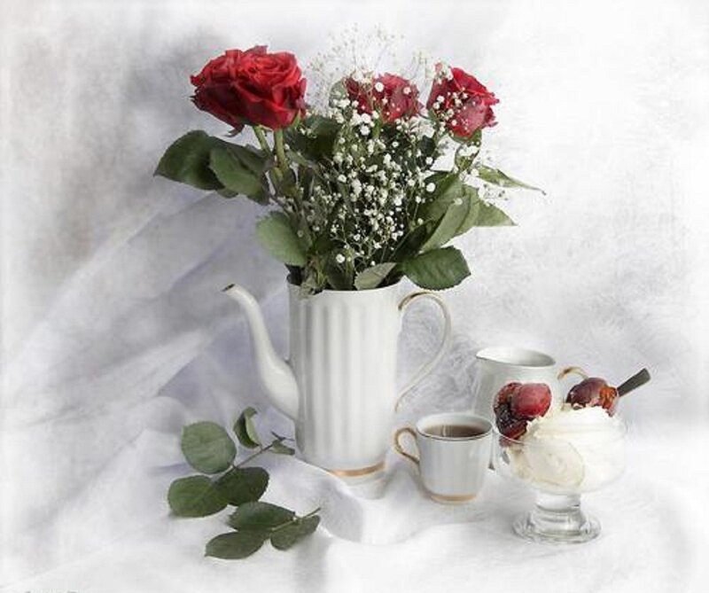 Roses in Teapot