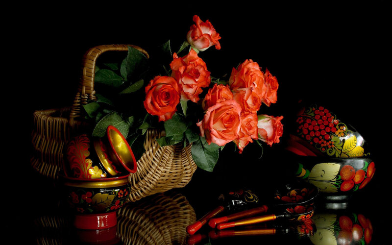 Roses in Wicker Basket — Black