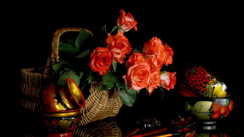 Roses in Wicker Basket — Red, Dramatic