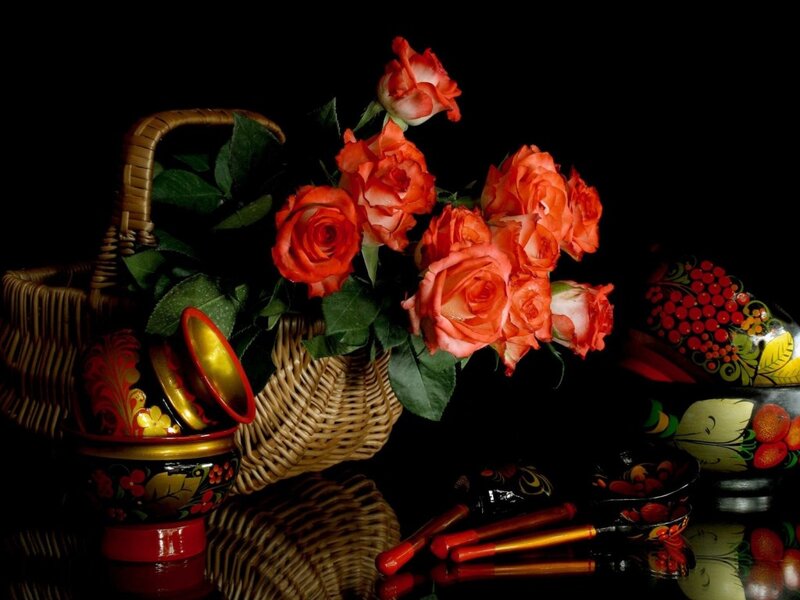 Roses in Wicker Basket — Red