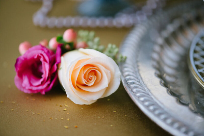 Roses on Gold Surface