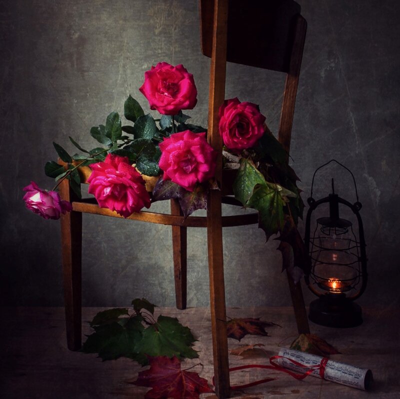 Roses on Wooden Chair — Red