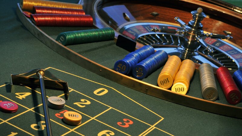 Roulette Table with Chips — Green