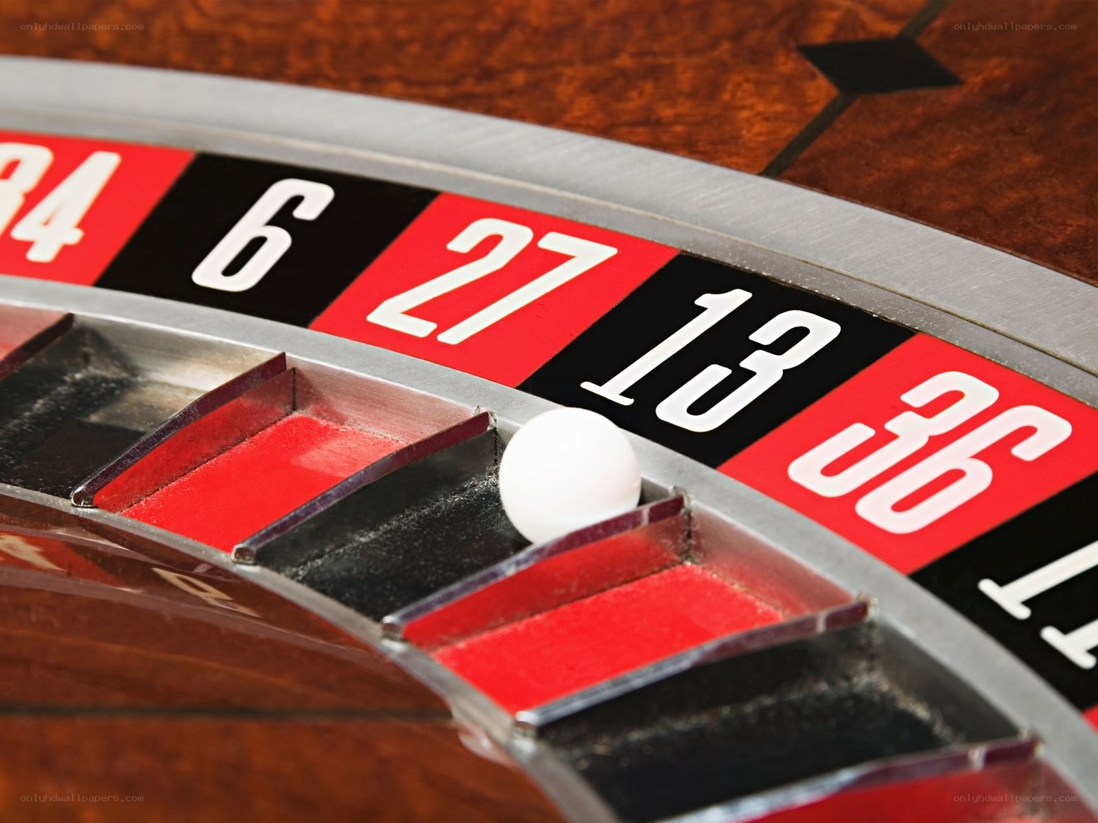 Roulette wheel with ball