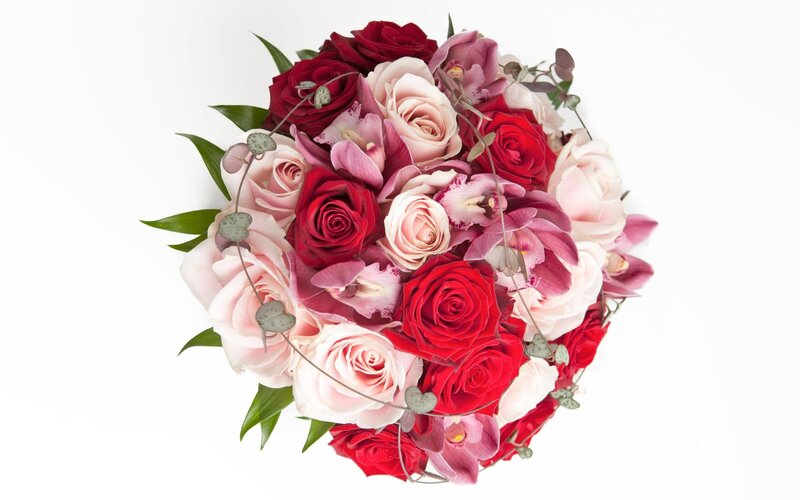 Round Bouquet of Roses — Red