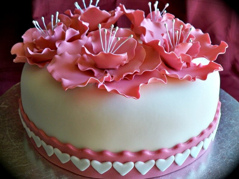 Round Cake with Flowers — Pink
