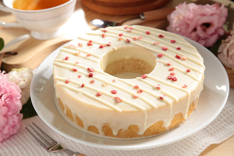 Round Cake with White Icing