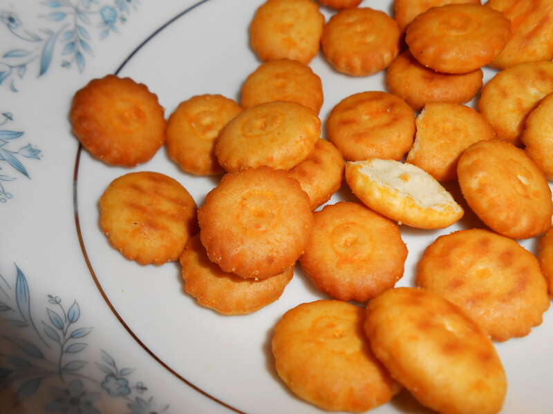 Round Cheese Crackers