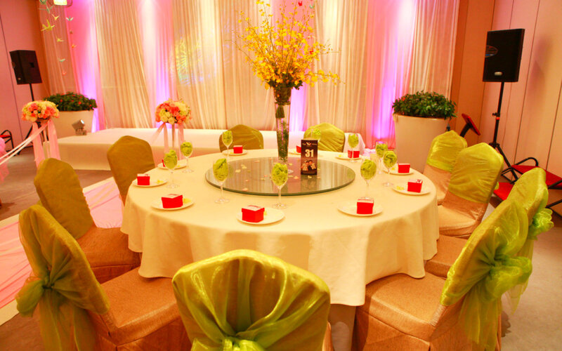 Round Dining Table Setup