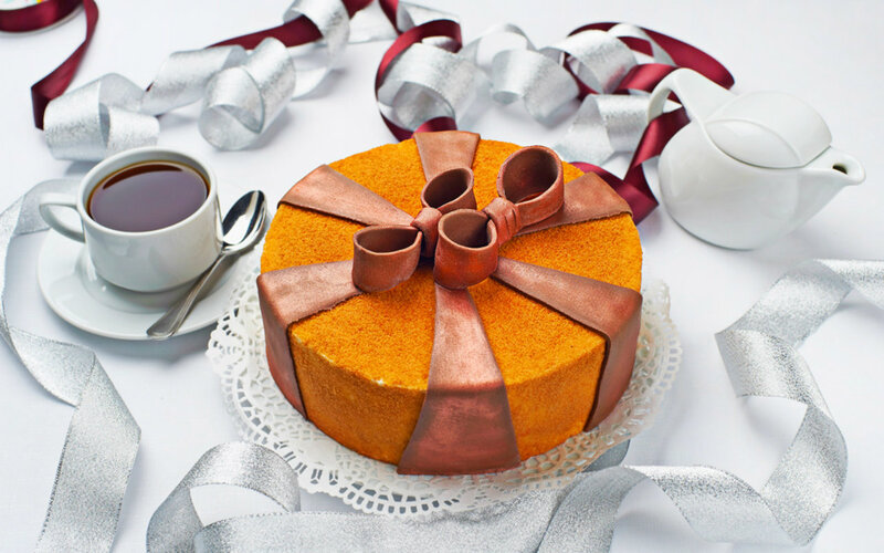 Round Orange Cake with Bow