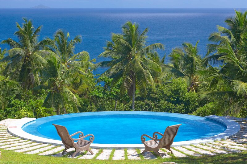 Round Pool with Lounge Chairs — Blue