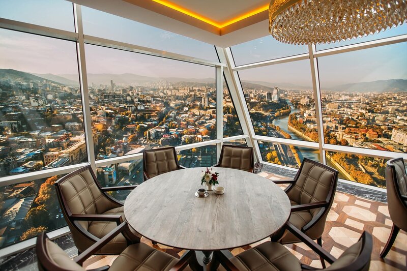 Round Table with Chairs