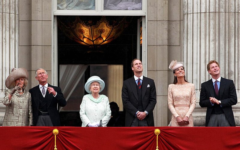 Royal Family on Balcony — Red