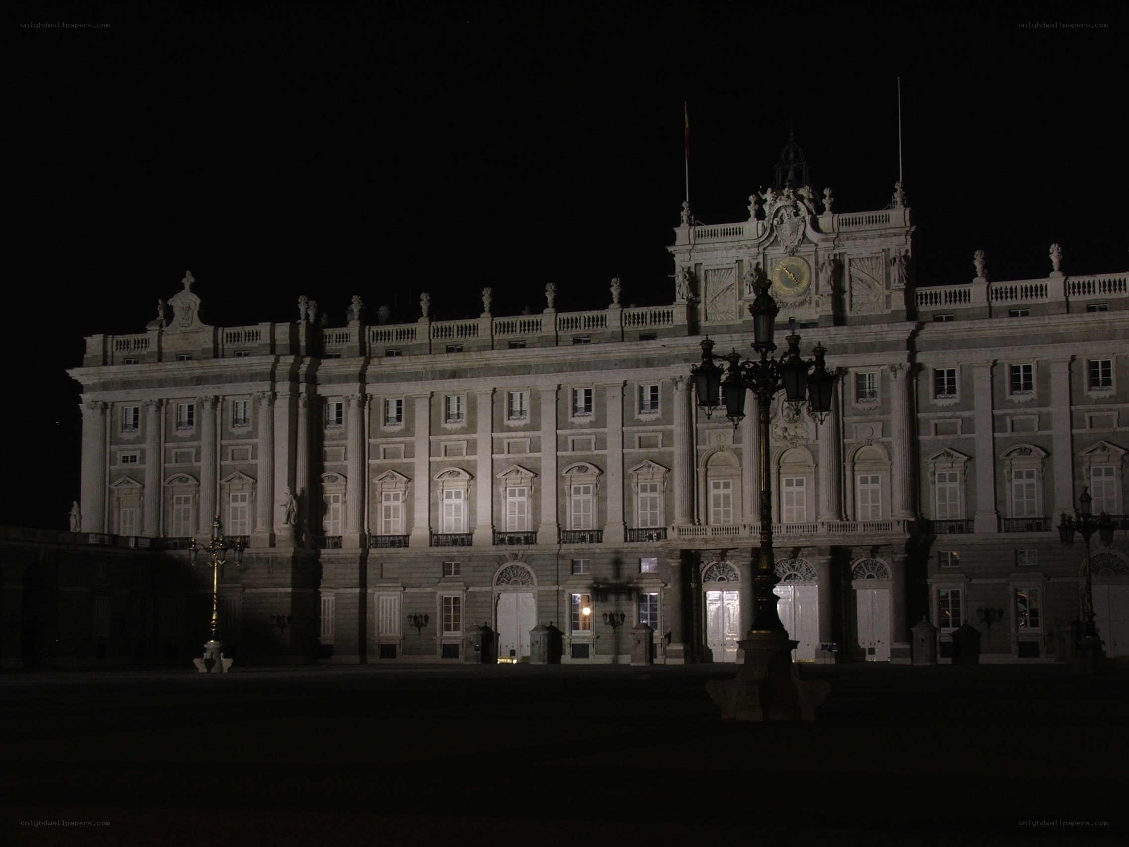 Royal Palace at night