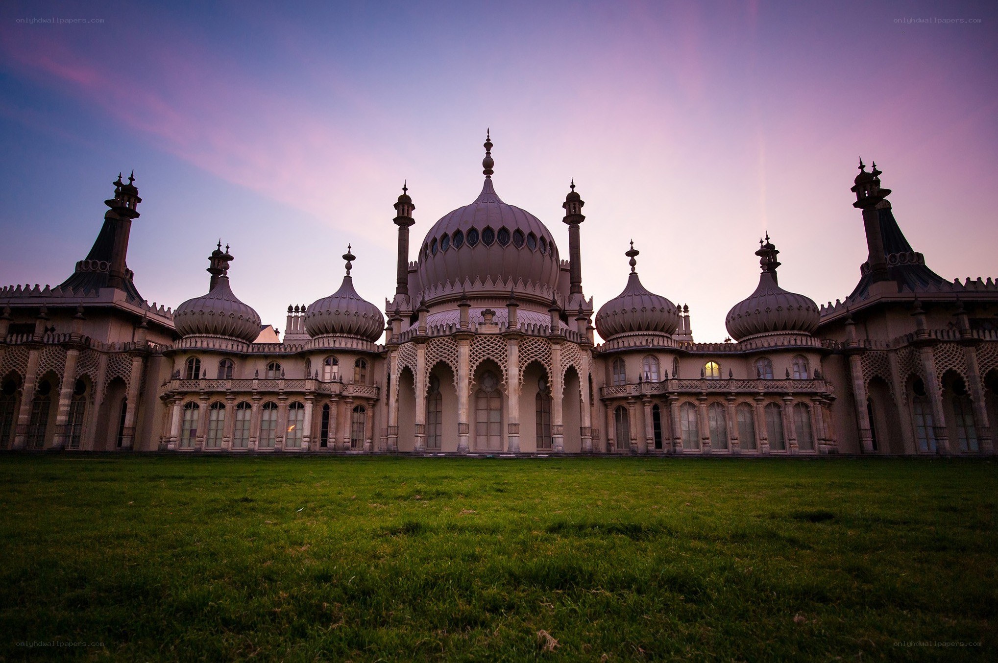 Royal Pavilion at dusk