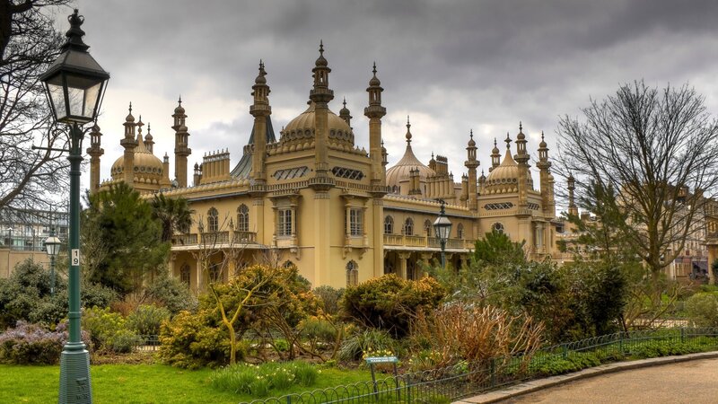 Royal Pavilion Building — Beige, Dramatic