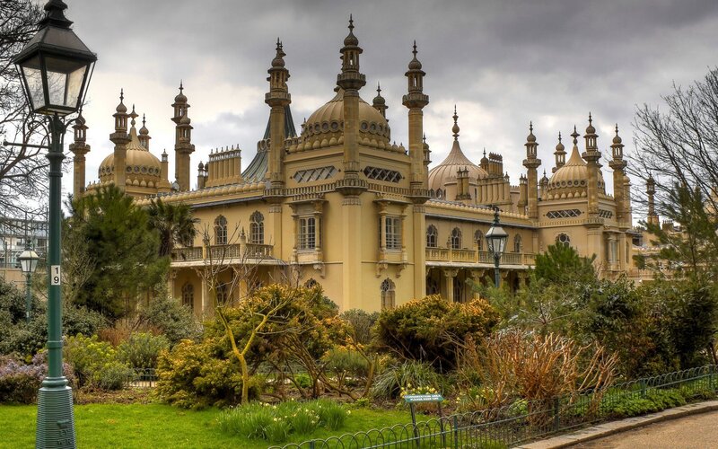 Royal Pavilion Building — Beige, Overcast