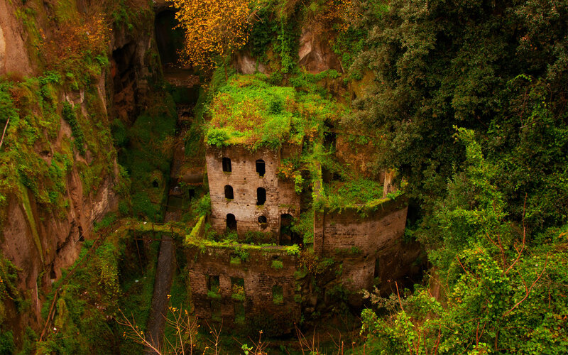 Ruined Building in Canyon — Green
