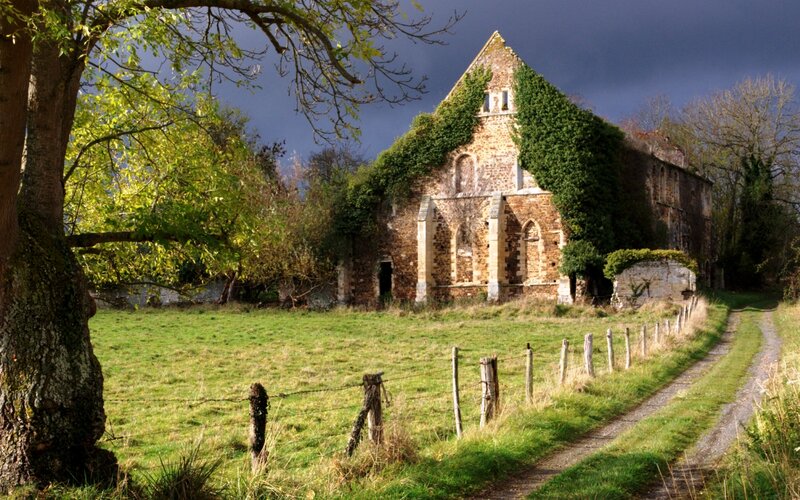 Ruined Stone Building — Green, Dramatic