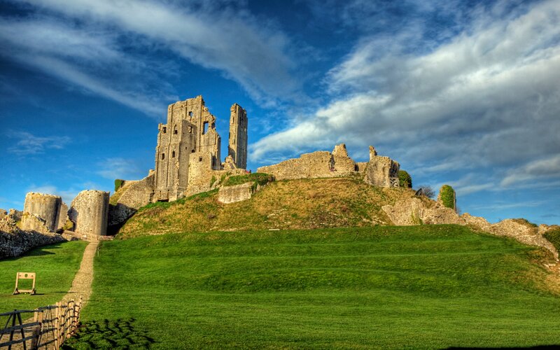 Ruins of Corfe Castle — Green, Dramatic