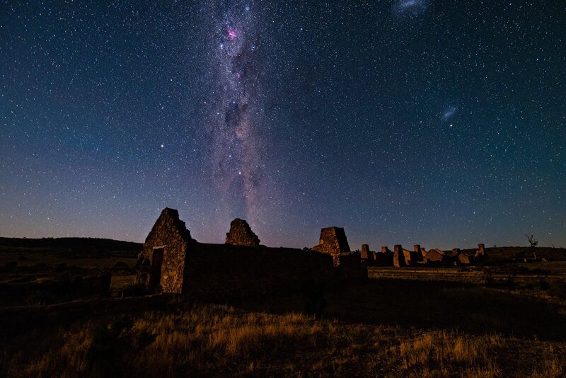 Ruins under Starry Sky — Black