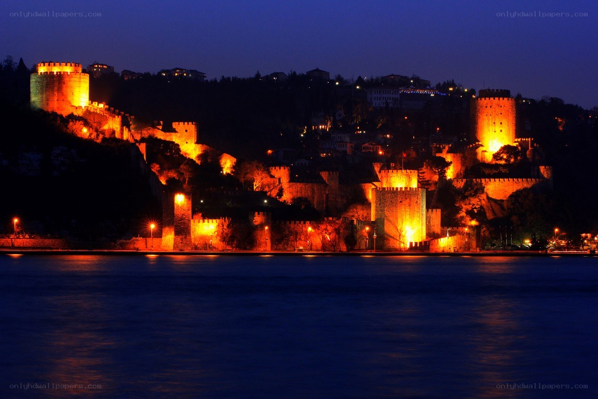 Rumeli Hisarı at night