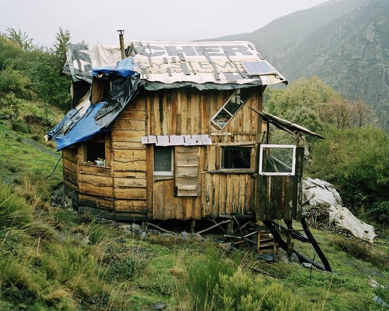 Rural Wooden Cabin — Green