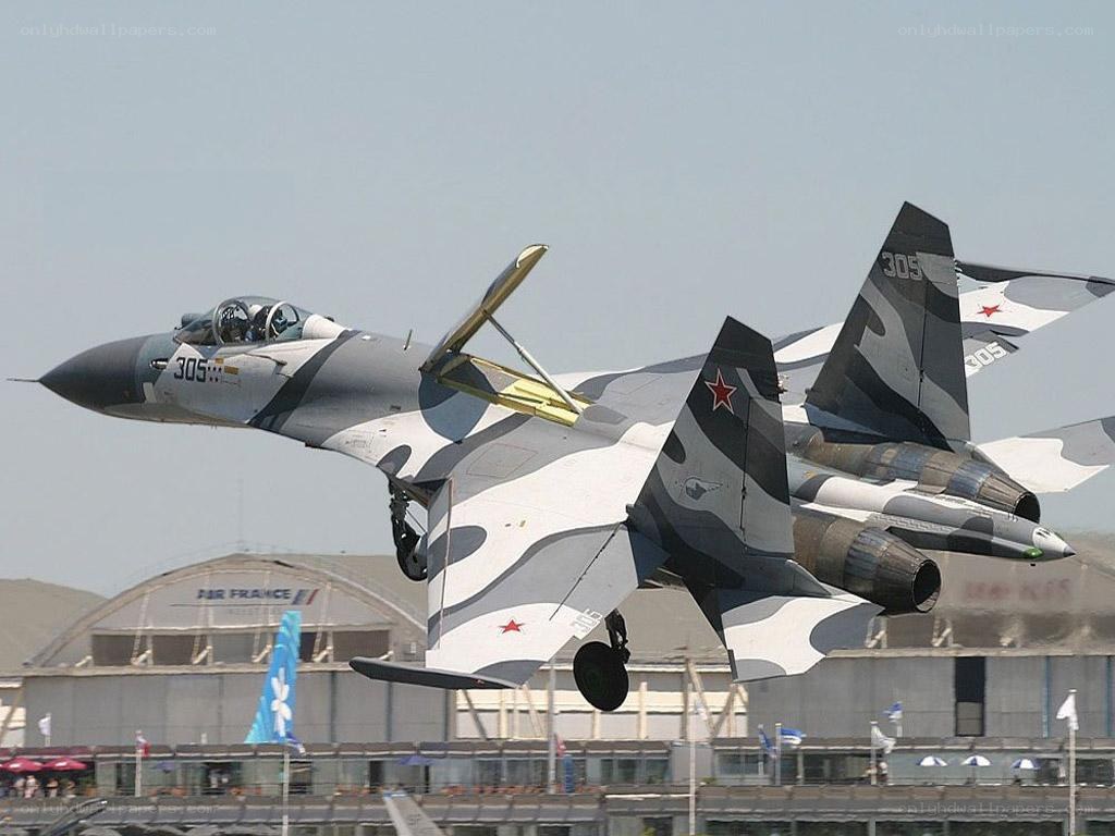 Russian fighter jets in flight
