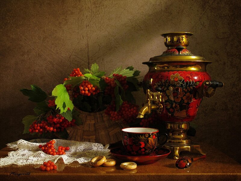 Russian Samovar with Berries
