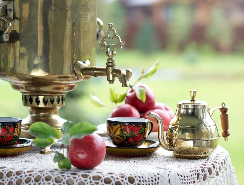 Russian Samovar with Tea Set — Gold