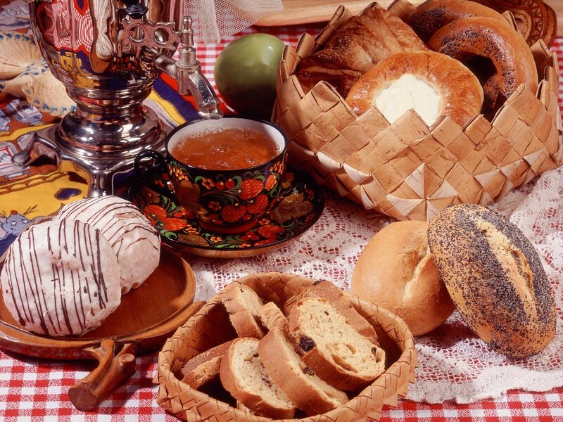 Russian tea and bread spread