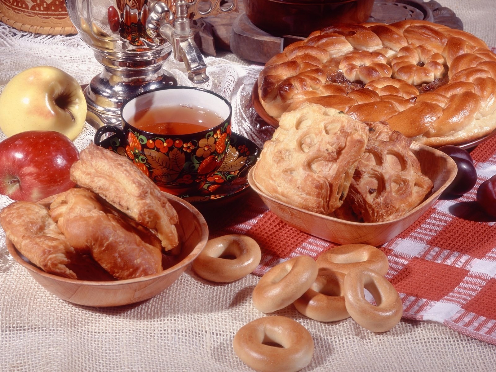Russian tea and pastries