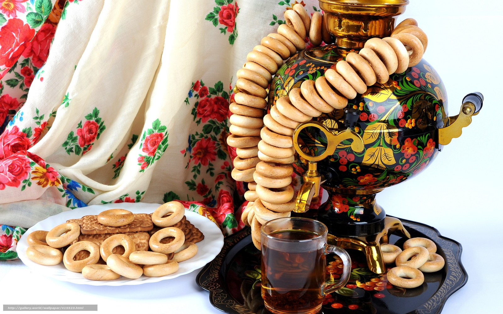 Russian tea set with cookies