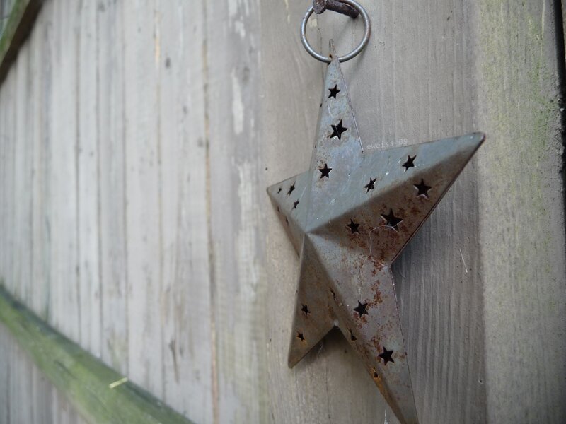 rustic star decoration