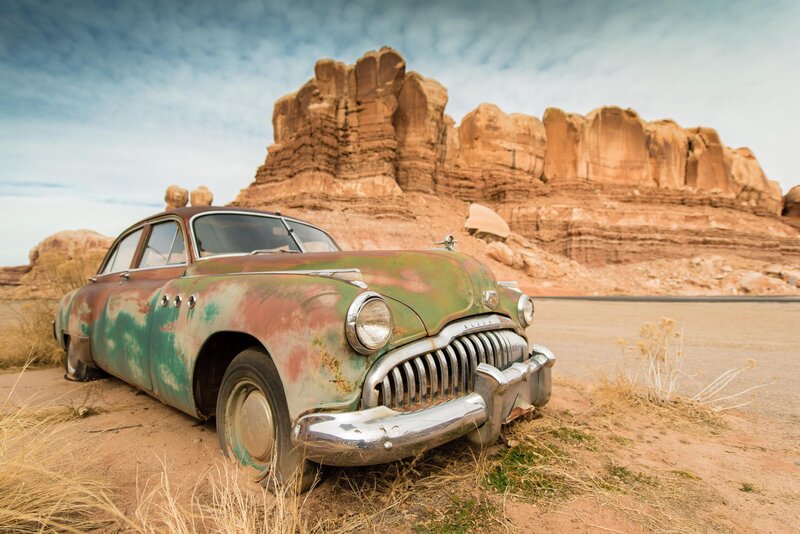 Rusty Car in Desert — Green, Desolate
