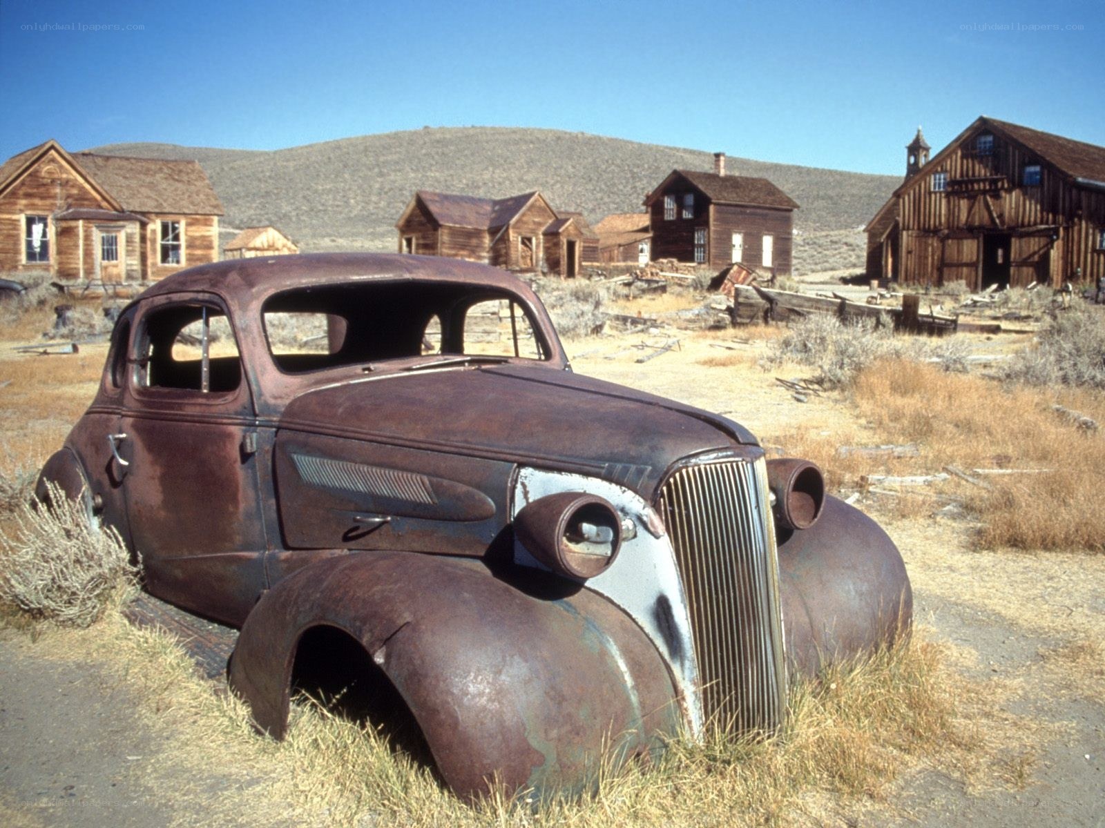 Rusty car in ghost town