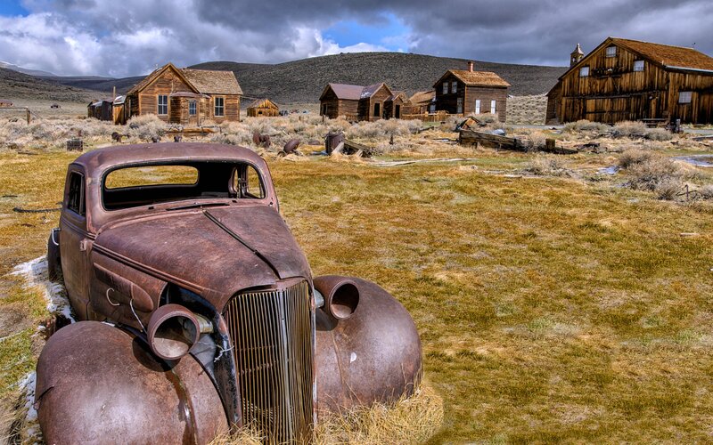 Rusty Car in Ghost Town — Brown, Dramatic