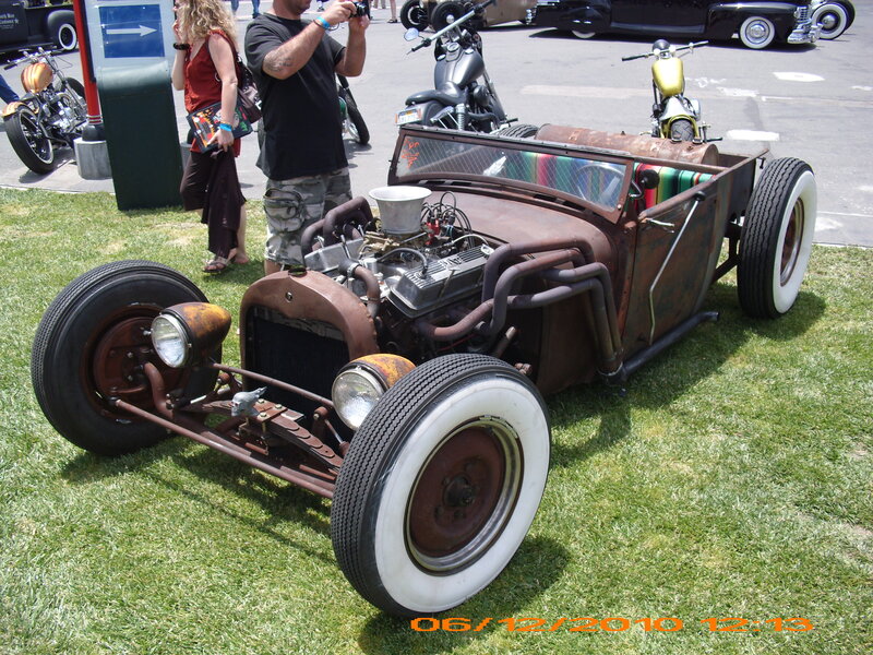 Rusty Hot Rod Car — Green, Outdoor