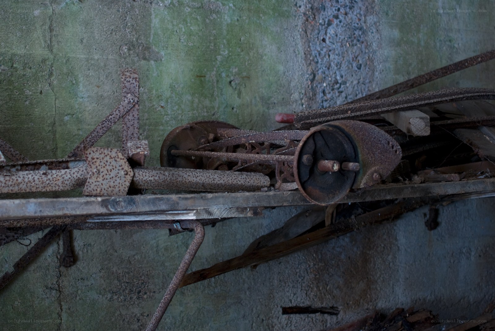 Rusty machinery in an abandoned space