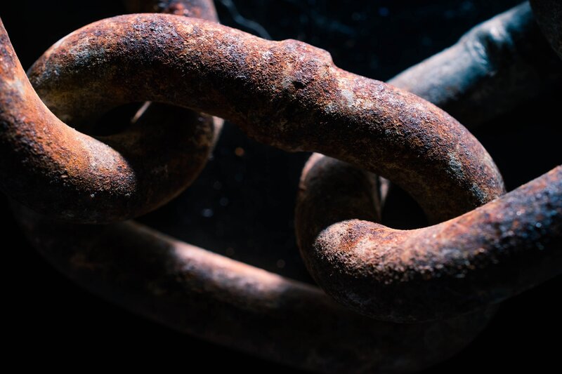 Rusty Metal Chain — Brown, Dramatic
