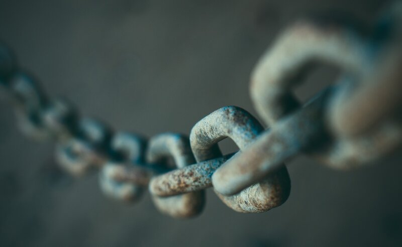 Rusty Metal Chain — Gray