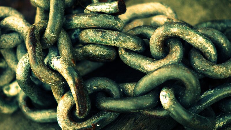 Rusty Metal Chain — Green, Dramatic