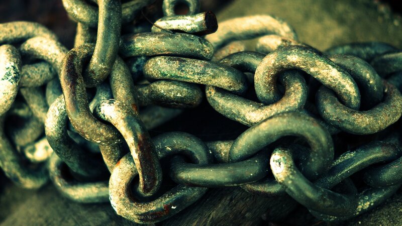 Rusty Metal Chain — Green