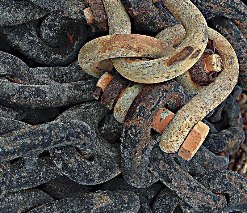 Rusty Metal Chains — Black, Dramatic