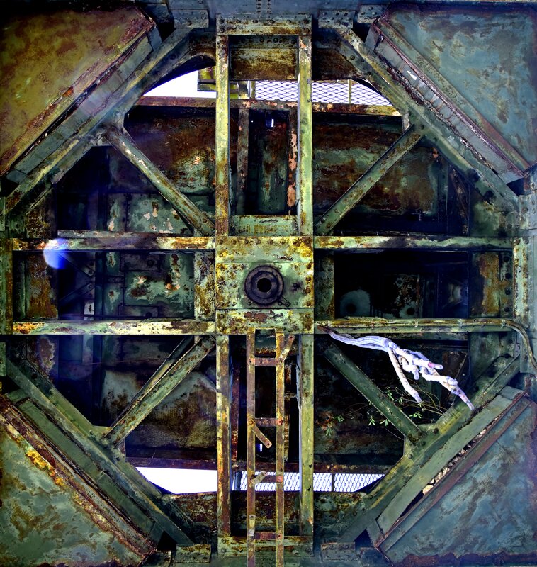 Rusty Metal Structure — Green
