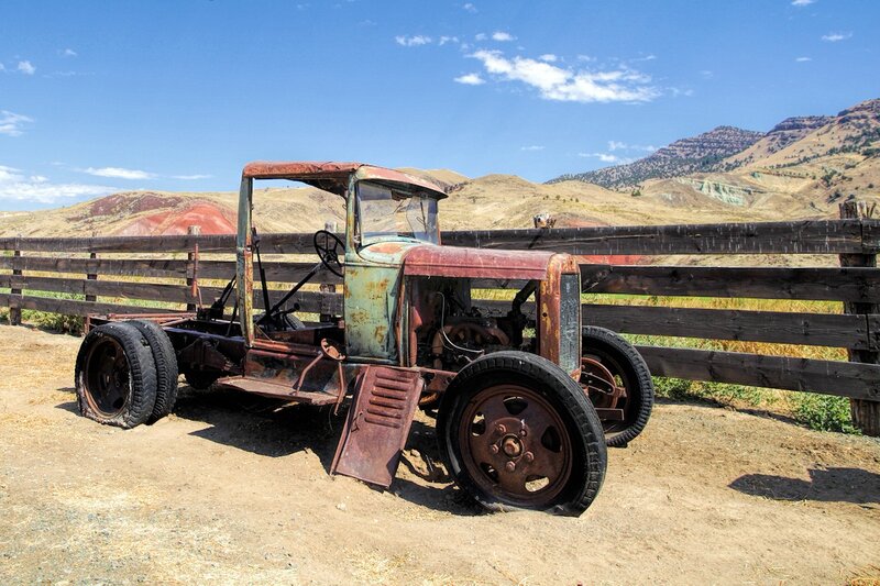 Rusty Old Truck — Brown, Desolate