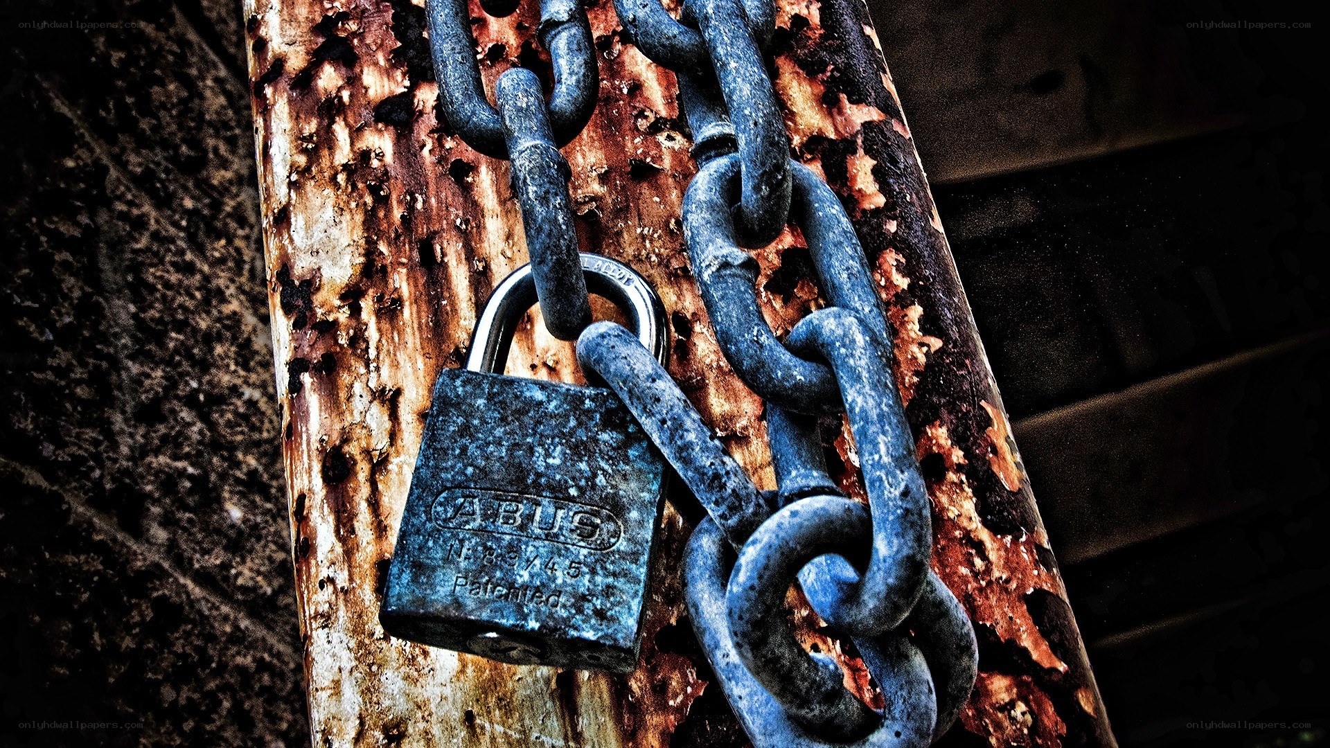Rusty padlock and chain