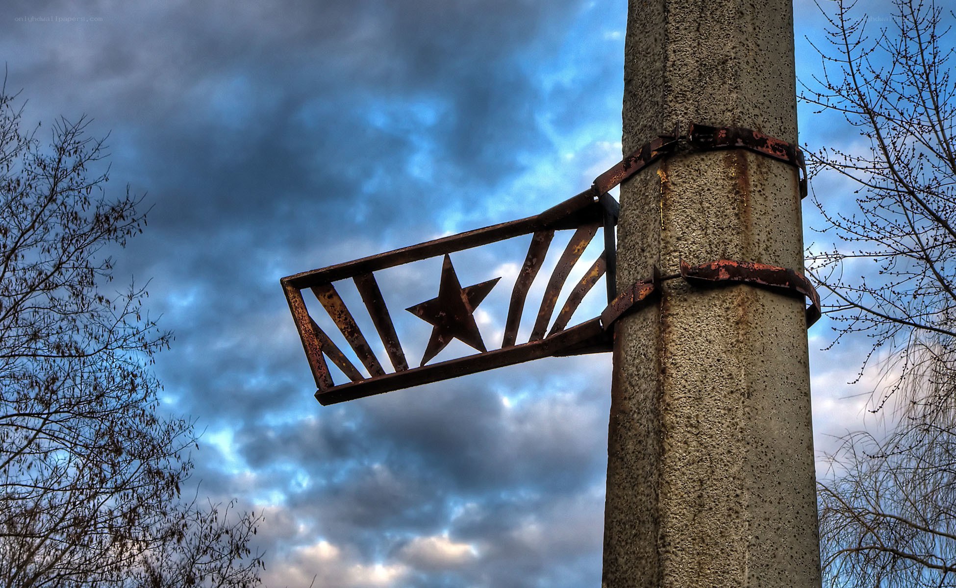 Rusty sign with star on pole