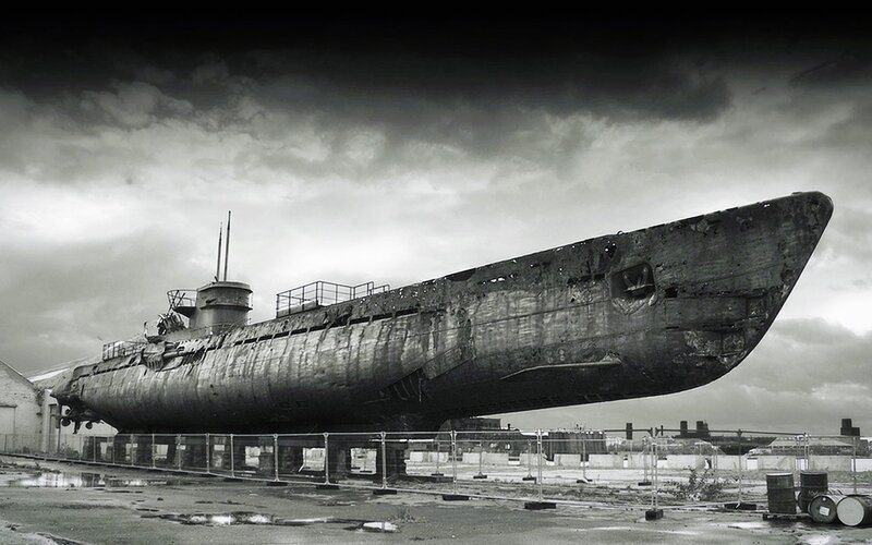 Rusty Submarine on Land — Black